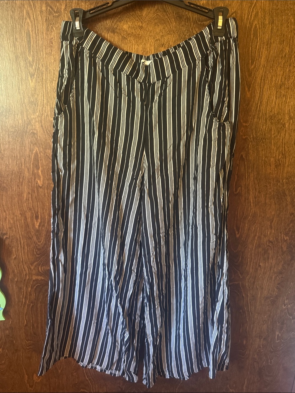 2 Women’s striped flowy pants